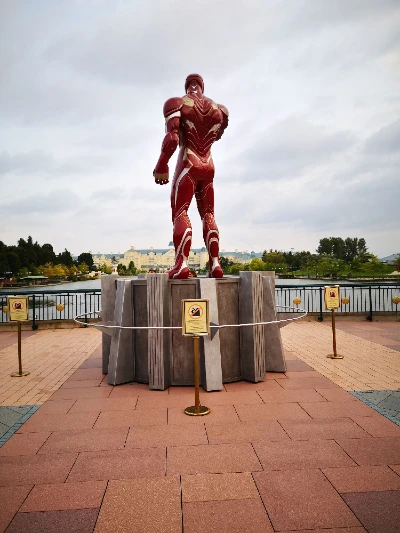 Statue d'Iron Man devant l'hôtel New York